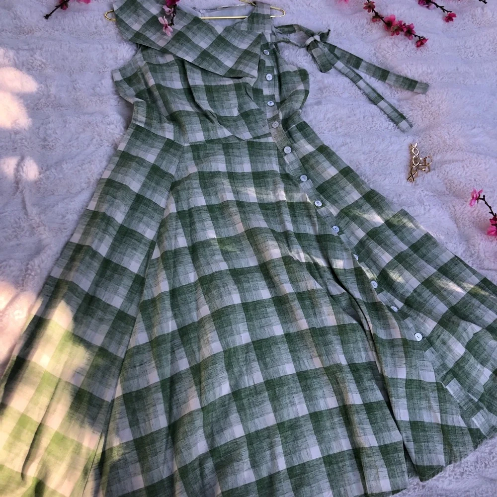 Dress - Picture 8 of 9